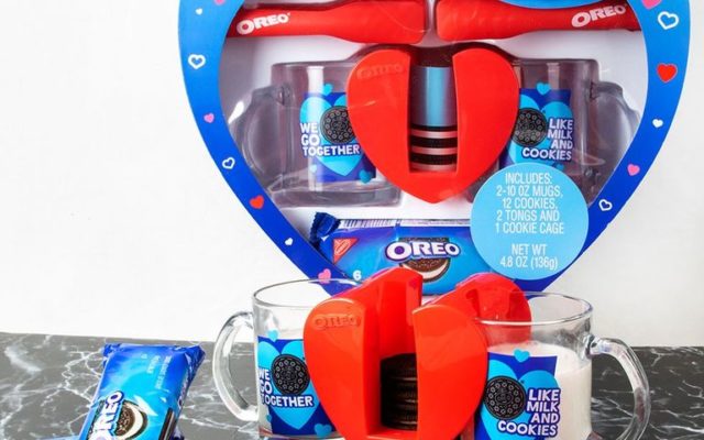 Oreo Has A Dunk Set For You And Your Significant Other