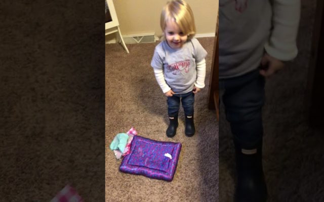 Watch Little Girl Imitate How We ALL Put On Skinny Jeans