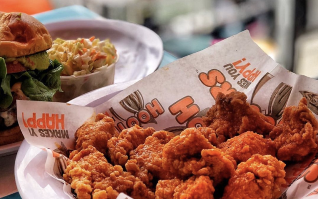 Hooters Will Give You Free Wings This Valentine’s Day Under One Condition