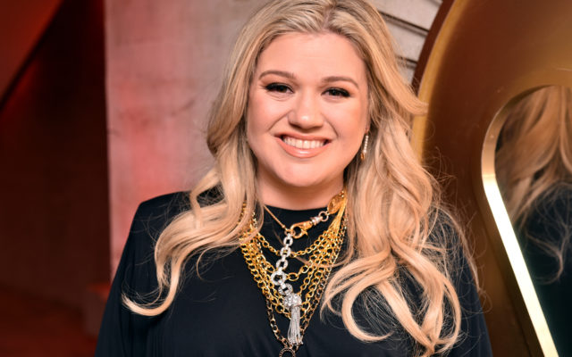 Kelly Clarkson Claps Back at a Twitter User Who Says Who Marriage Failed Because She Works Too Much