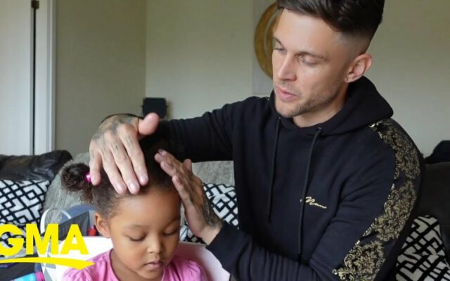 Adorable Dad Doing His Daughter’s Hair Is Precious