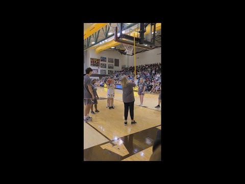 Crowd Erupts When Blind Basketball Player Sinks Her Shot