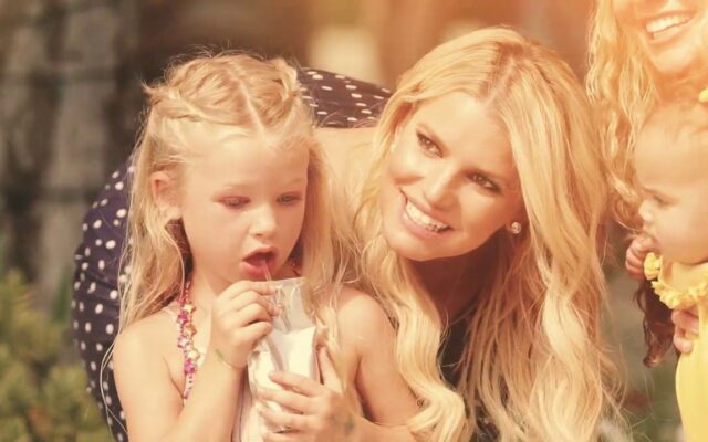 Jessica Simpson’s Memoir Will Be Scripted Comedy Series Starring John Stamos